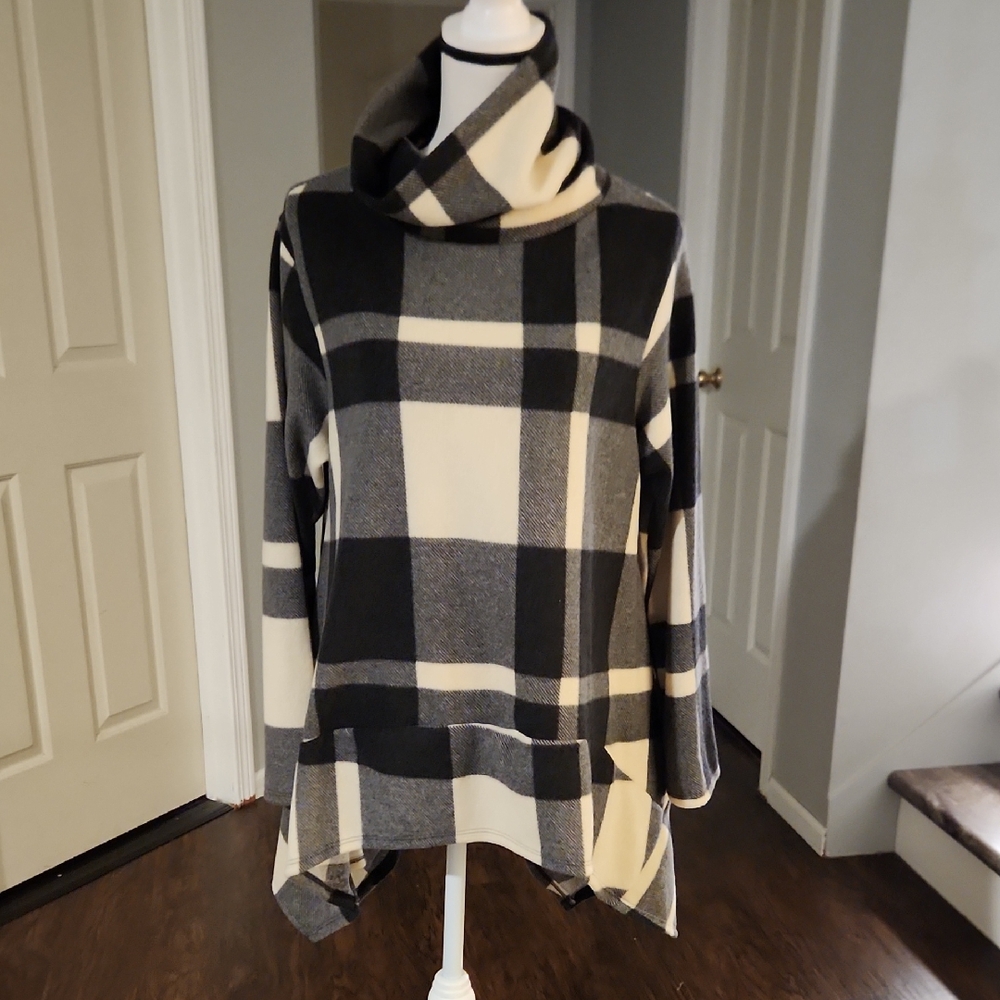 NWOT Hopely Plaid Tunic